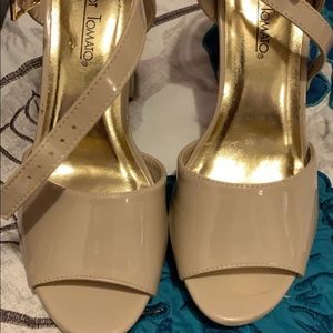 Hot Tomato size 7 1/2 color beige